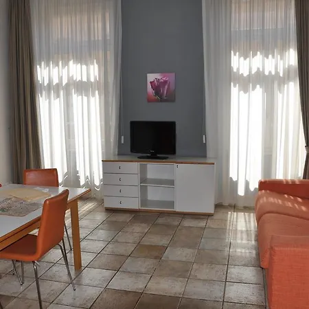 San Domenico Raffaello Apartment